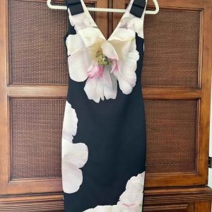 Ted Baker Black Floral Bodycon Dress – Size 0 / XS, Like New