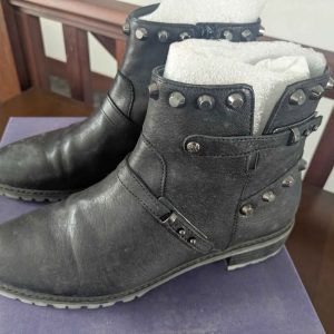 Stuart Weitzman Gowest Studded Leather Booties – Size 8.5